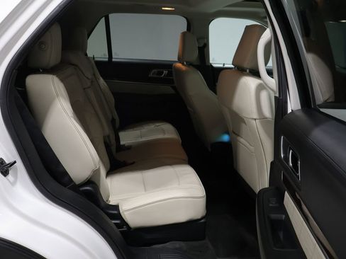 Used 2018 Ford Explorer Platinum image 23