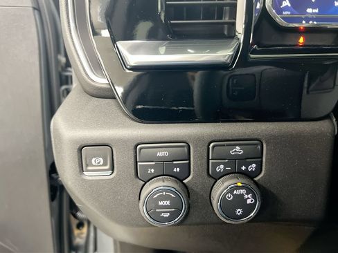 Used 2025 Chevrolet Silverado 1500 LT AWD/4WD image 18