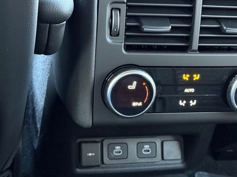 Certified 2025 Land Rover Discovery Dynamic SE image 39