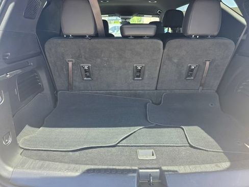 Used 2025 Chevrolet Traverse LT FWD image 16