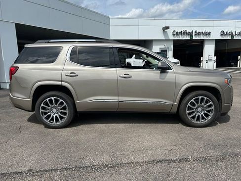 Used 2023 GMC Acadia Denali w/ Denali Technology Package image 9