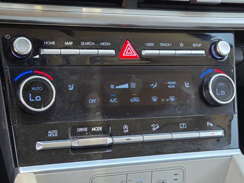 Used 2024 Hyundai Santa Fe SEL FWD image 17