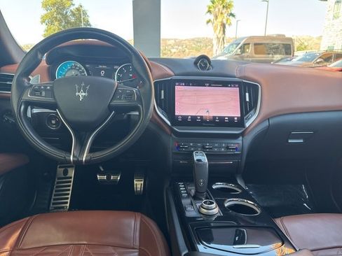 Used 2022 Maserati Ghibli Trofeo image 13