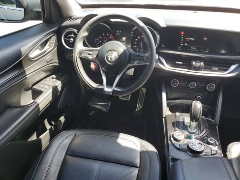 Used 2018 Alfa Romeo Stelvio Base image 17