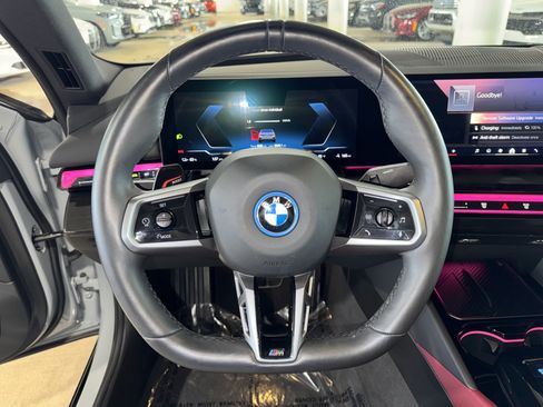 Used 2025 BMW i5 xDrive40 w/ M Sport Package AWD/4WD image 21