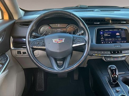 Used 2023 Cadillac XT4 Luxury w/ Cold Weather Package image 5