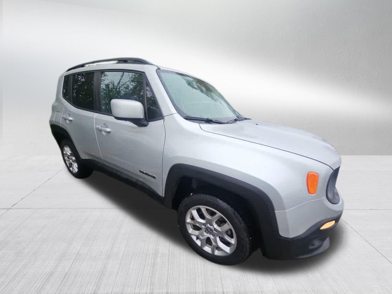 Used 2016 Jeep Renegade Latitude AWD/4WD image 3