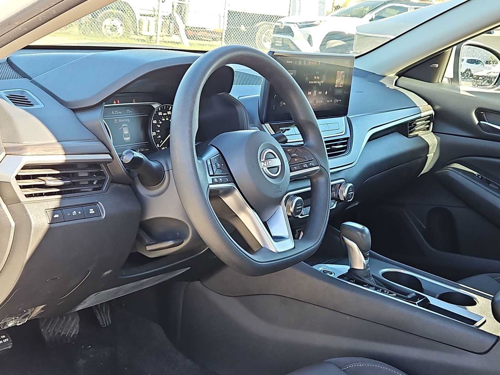 Used 2025 Nissan Altima 2.5 SV w/ SV Special Edition Package FWD image 2