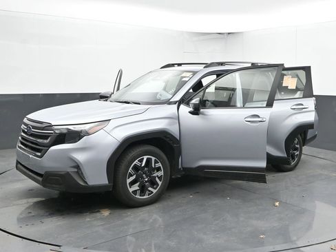 Used 2025 Subaru Forester Premium AWD/4WD image 35