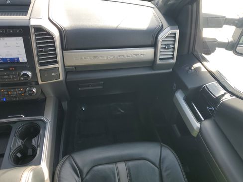 Certified 2021 Ford F250 Platinum w/ FX4 Off-Road Package image 15