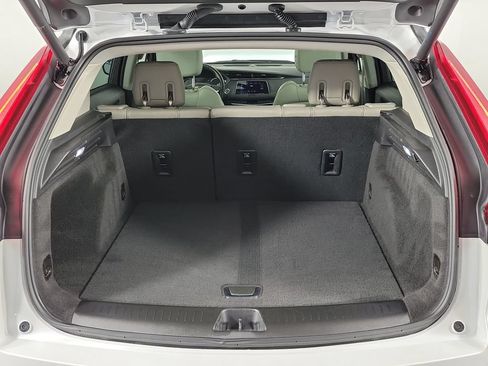 Used 2023 Cadillac XT4 Luxury w/ Driver Awareness Package FWD image 8
