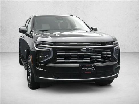Used 2025 Chevrolet Tahoe High Country AWD/4WD image 4