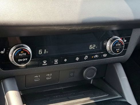 Used 2025 Mitsubishi Outlander SE AWD/4WD image 15