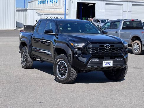 Used 2025 Toyota Tacoma TRD Off-Road image 1