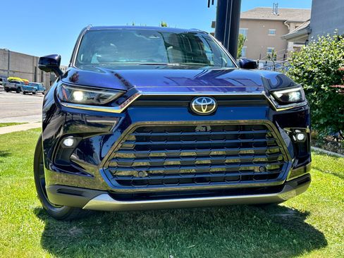 Used 2025 Toyota Grand Highlander AWD Hybrid image 4