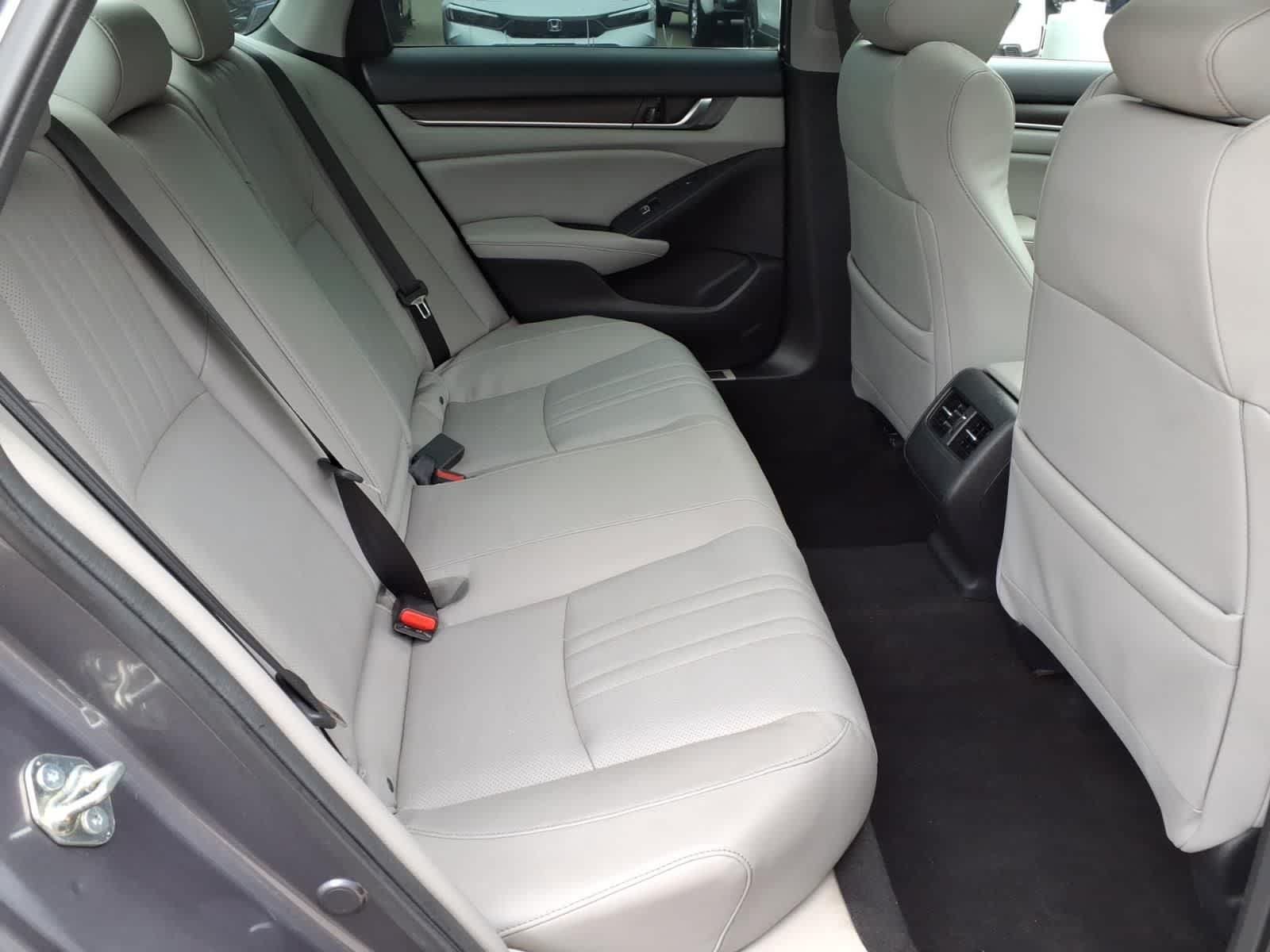 Used 2018 Honda Accord Touring image 12