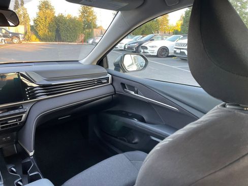 Used 2025 Toyota Camry LE image 29