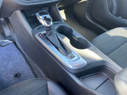 Used 2025 Buick Envista Preferred image 39