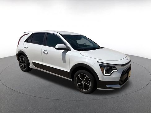 Used 2026 Kia Niro LX FWD image 2