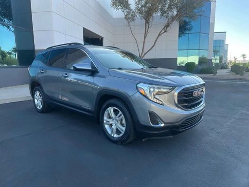Used 2018 GMC Terrain SLE w/ Driver Convenience Package image 2
