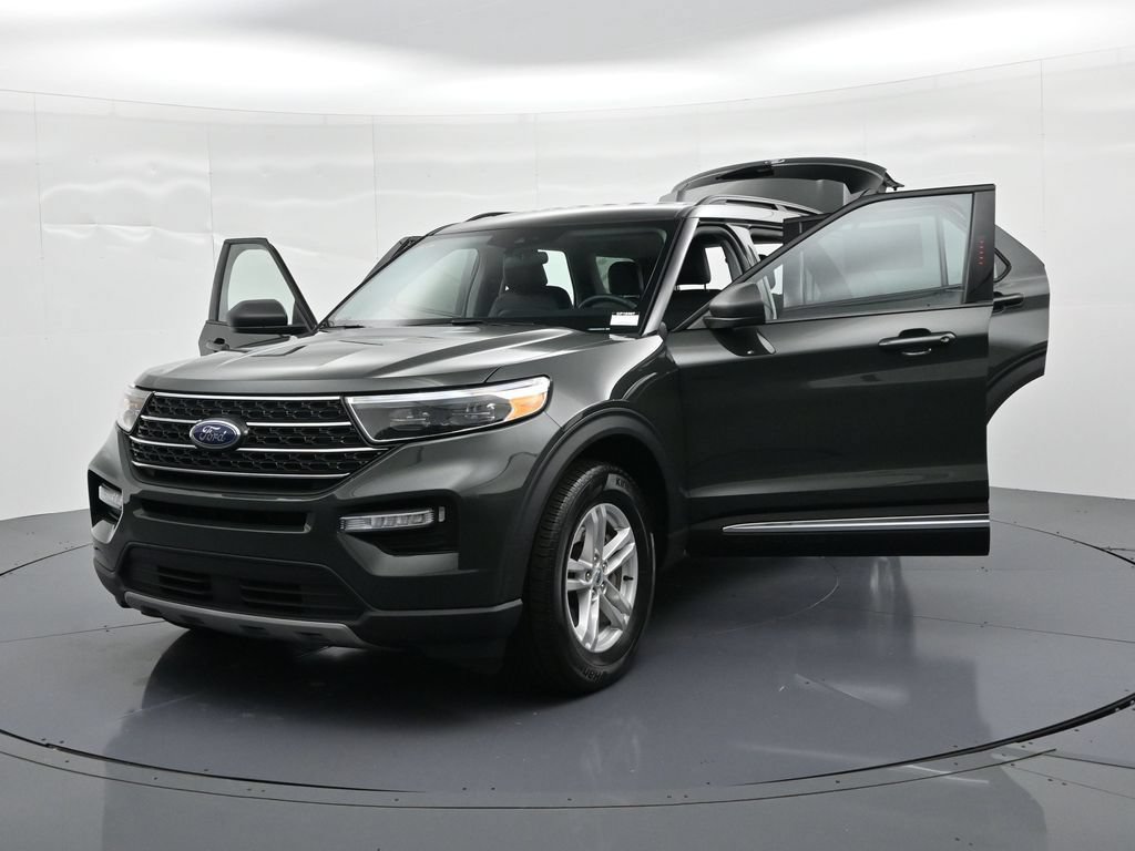 Used 2024 Ford Explorer XLT w/ Equipment Group 202A AWD/4WD image 26