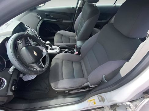 Used 2014 Chevrolet Cruze LT FWD image 6