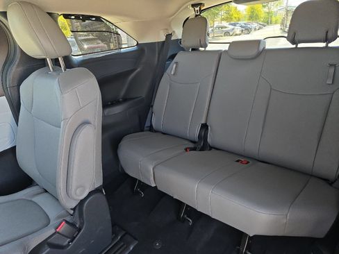 Certified 2026 Toyota Sienna XLE FWD image 14