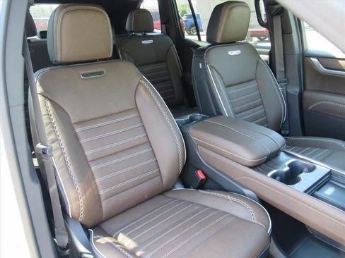 New 2026 GMC Acadia Denali Ultimate w/ LPO, Floor Liner Package FWD image 9
