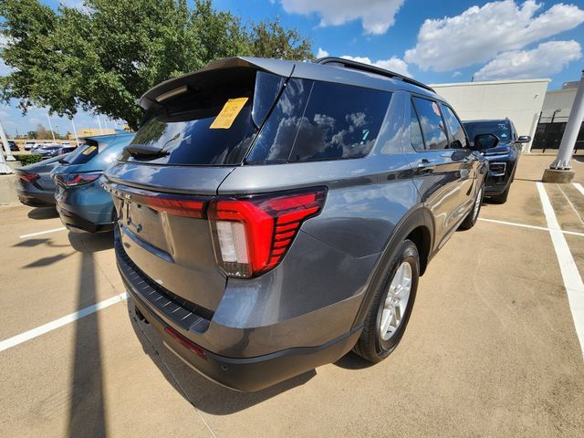 Used 2025 Ford Explorer Active w/ Active Comfort Package RWD image 4