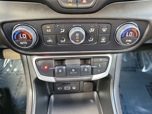 Used 2024 GMC Terrain SLT FWD image 23