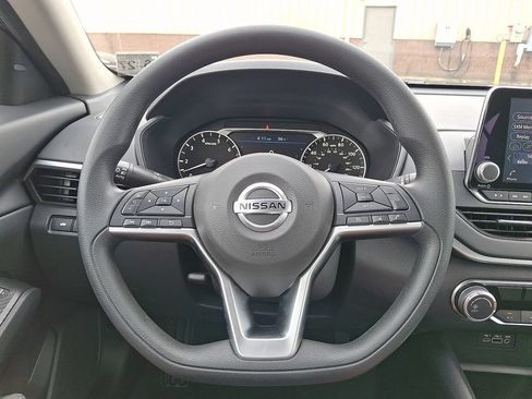 Used 2022 Nissan Altima 2.5 SV AWD/4WD image 8
