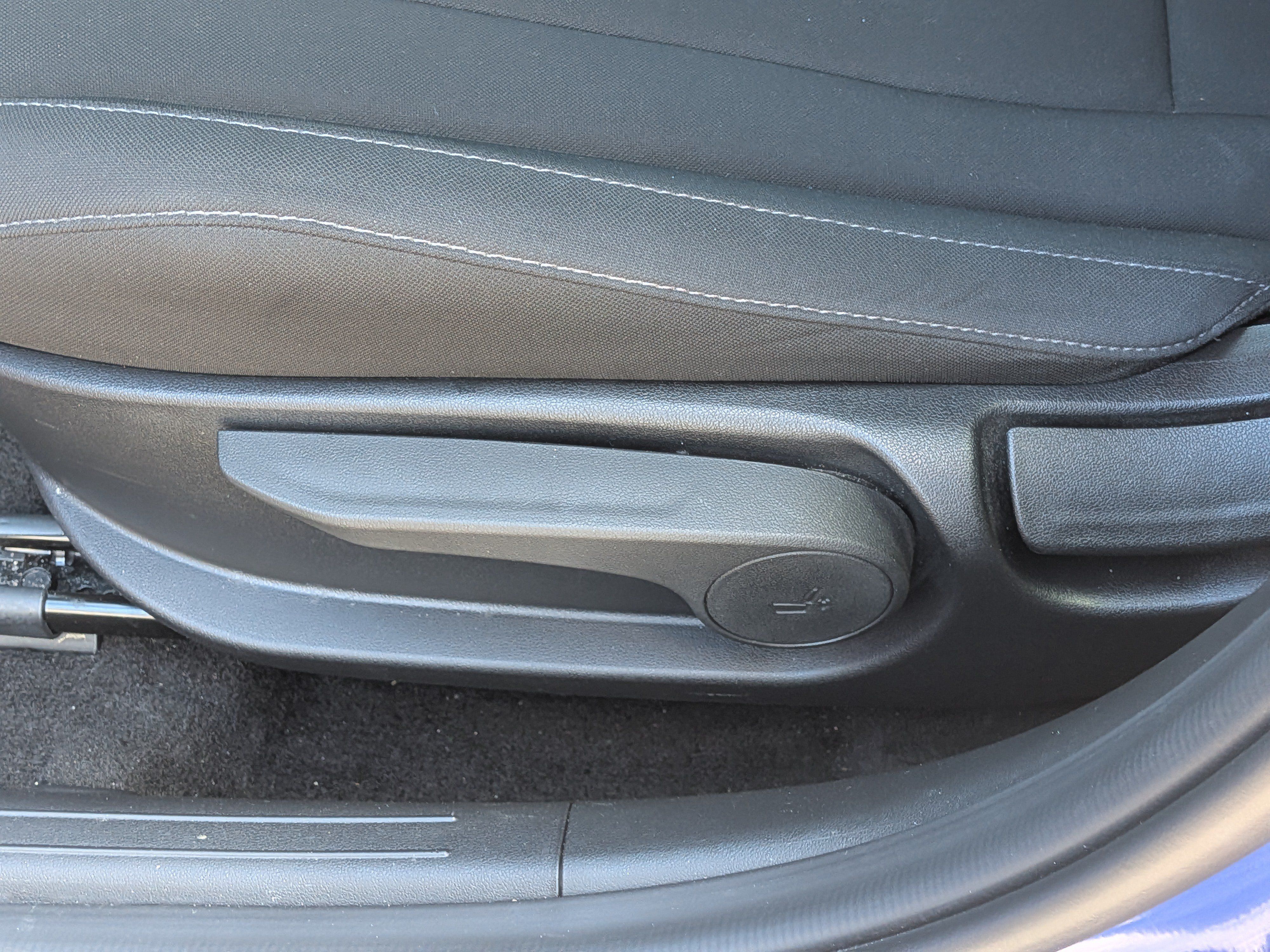 Used 2025 Hyundai Elantra Sport FWD image 21