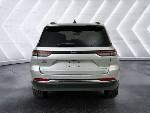 Used 2023 Jeep Grand Cherokee Limited AWD/4WD image 5