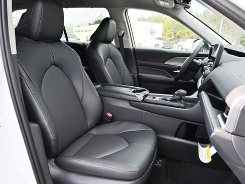 New 2026 Toyota Grand Highlander XLE image 14