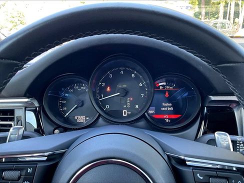 Used 2023 Porsche Macan AWD/4WD image 12