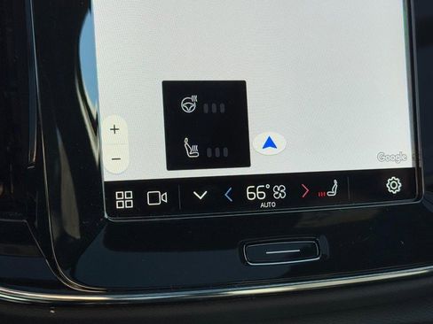 Certified 2025 Volvo XC40 B5 Plus image 20