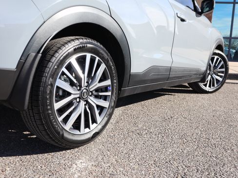 Used 2021 Nissan Kicks SV image 11