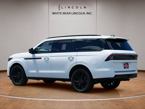 Used 2026 Lincoln Navigator Reserve w/ Jet Appearance Package AWD/4WD image 7