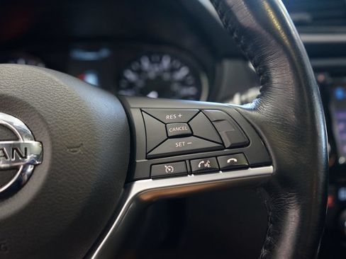 Used 2017 Nissan Rogue SV AWD/4WD image 32