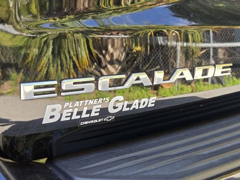 Used 2021 Cadillac Escalade Premium Luxury RWD image 15