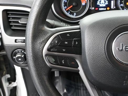 Used 2019 Jeep Cherokee Latitude w/ Popular Appearance Group image 27