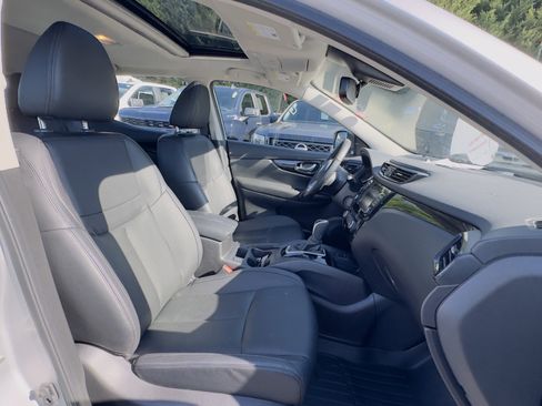 Used 2022 Nissan Rogue Sport SL w/ Premium Package image 7