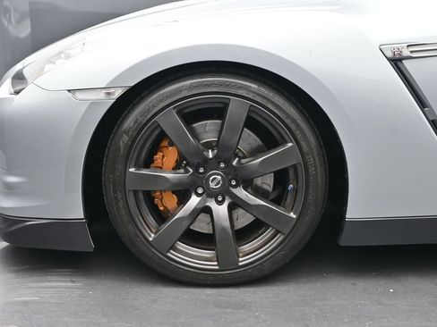 Used 2011 Nissan GT-R Premium AWD/4WD image 22
