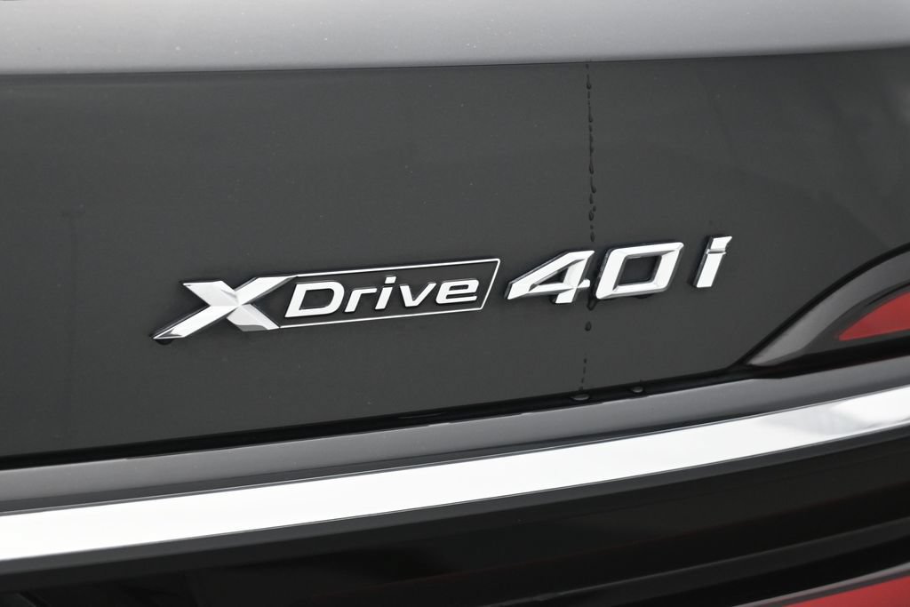 Used 2023 BMW X7 xDrive40i w/ M Sport Package AWD/4WD image 36