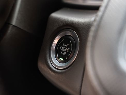 Used 2023 GMC Yukon SLT RWD image 15