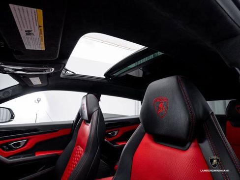 Used 2022 Lamborghini Urus AWD/4WD image 34
