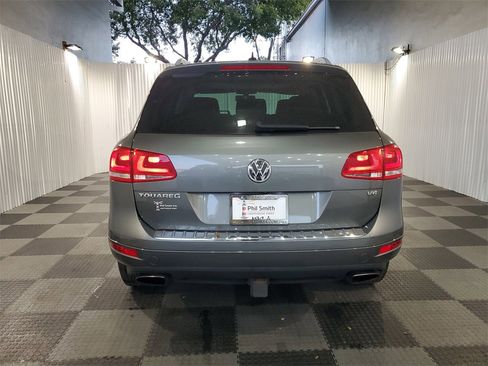 Used 2014 Volkswagen Touareg Sport image 5