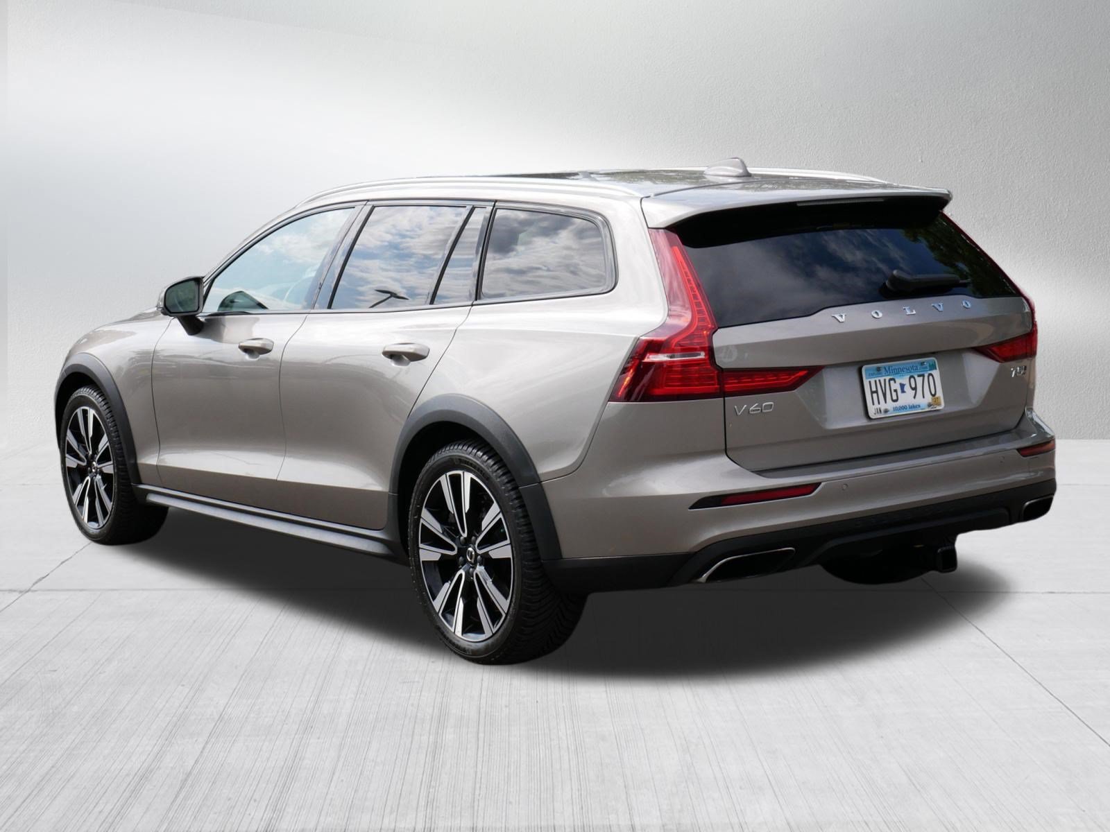 Used 2020 Volvo V60 T5 Cross Country AWD/4WD image 5
