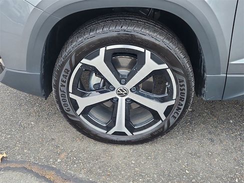 Certified 2025 Volkswagen Taos SEL image 7