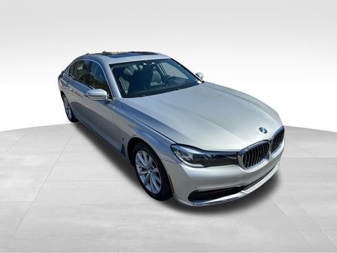 Used 2018 BMW 740e xDrive image 7